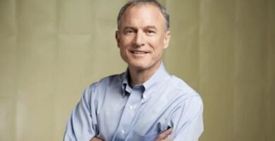 Stephen Kaufer, fundador de Tripadvisor y pionero en turismo digital.