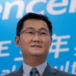 Retrato de Pony Ma, fundador de Tencent, empresario tecnológico chino conocido por su perfil bajo y liderazgo en la industria digital de China.