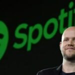 Retrato de Daniel Ek, CEO y cofundador de Spotify, con fondo neutro.