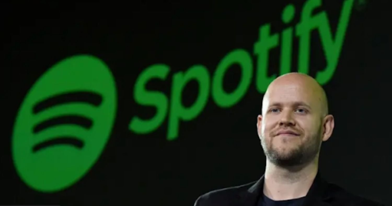 Retrato de Daniel Ek, CEO y cofundador de Spotify, con fondo neutro.