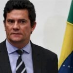 Sergio Moro en un acto público como senador brasileño, con fondo institucional