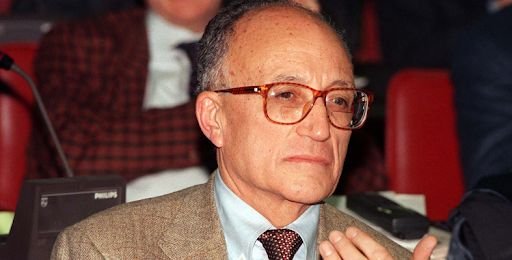 Retrato de Francesco Saverio Borrelli, magistrado italiano clave en la operación anticorrupción Mani Pulite durante los años noventa.