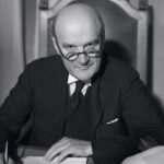 Retrato de Geoffrey Lawrence, juez británico principal del Juicio de Nuremberg, reconocido por su rol en la condena a líderes nazis tras la Segunda Guerra Mundial.
