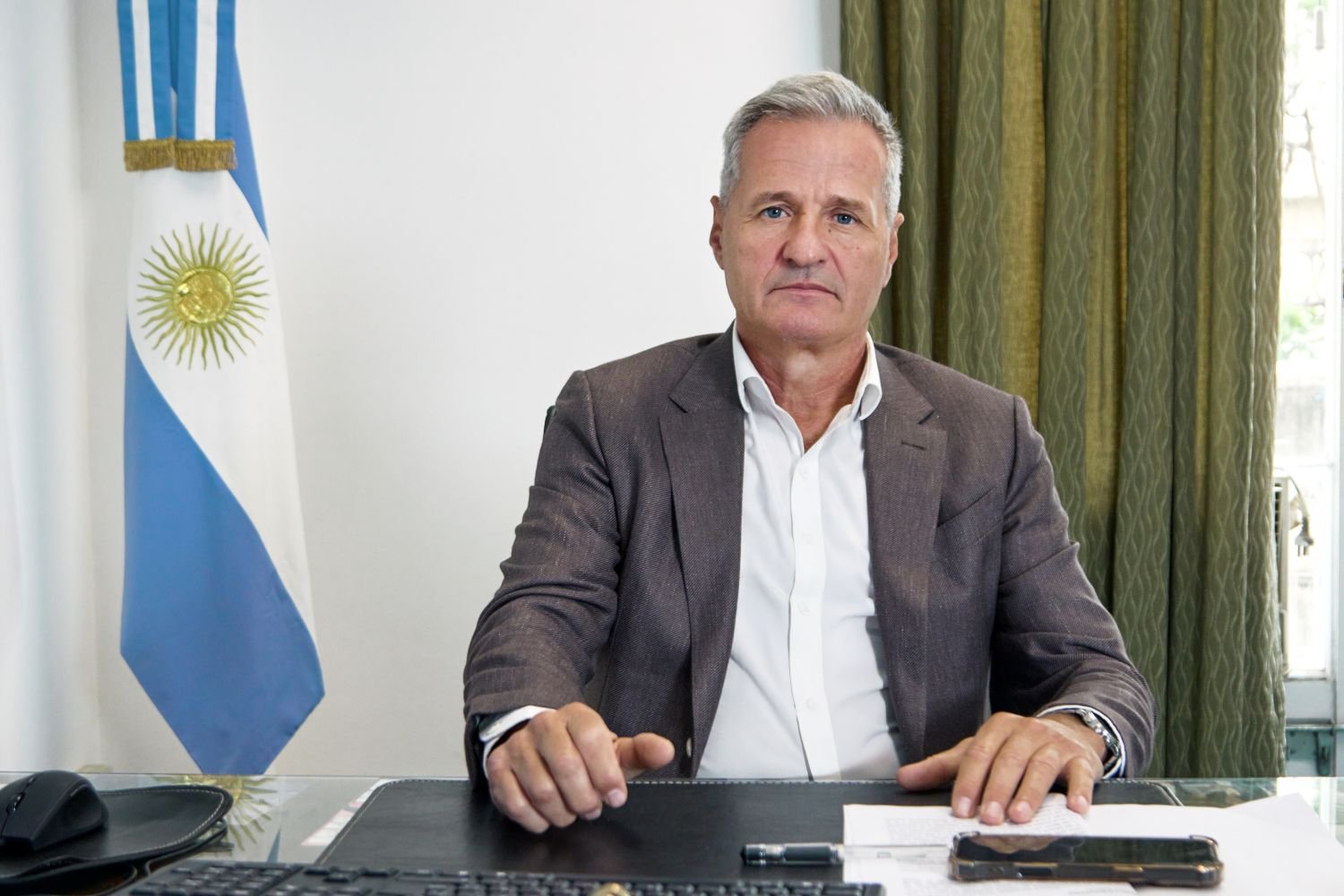 Con más de 40 años en el Poder Judicial, Ramiro González lidera investigaciones complejas en fuero penal, ambiental y electoral.